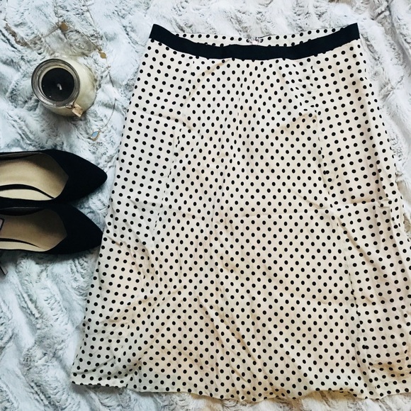 Banana Republic Dresses & Skirts - 100% Silk Polka Dot Banana Republic skirt